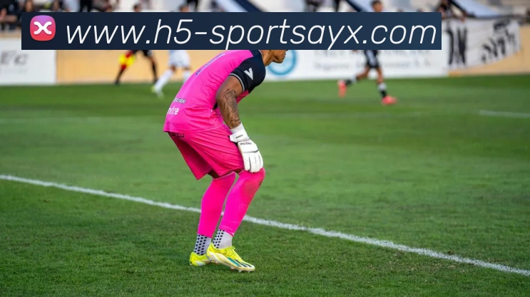 克瓦拉茨赫利亚训练受伤缺席合练球迷期待他早日回归赛场