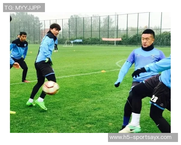 上海球迷酒店守候林加德成功获得全套签名留念